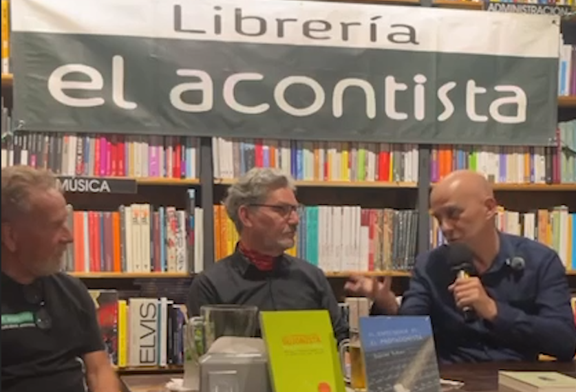 Aristóteles visita El acontista de Medellín